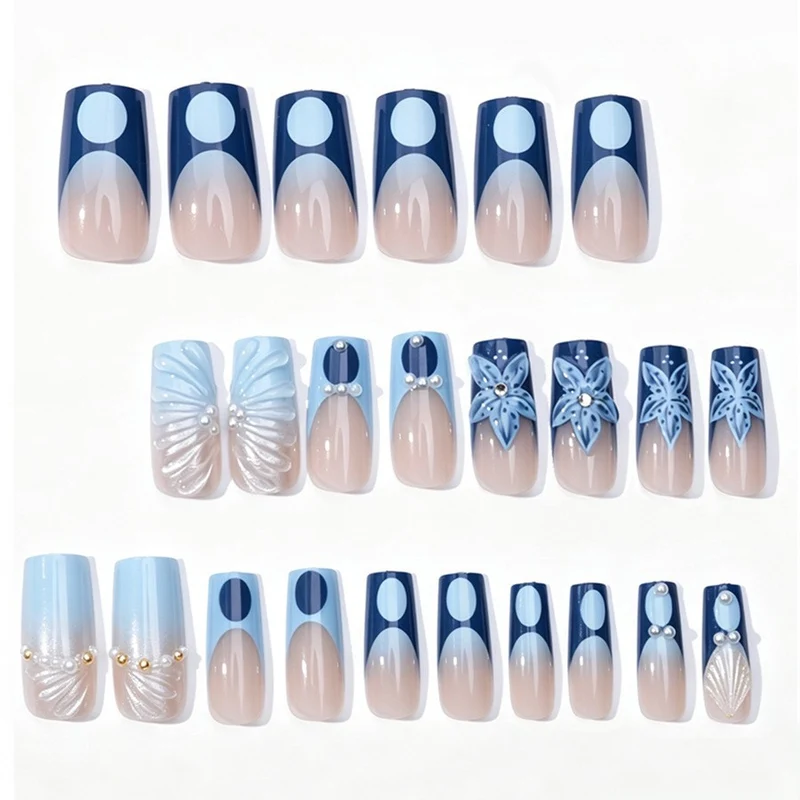 Kunstnagelset mit floralen und eleganten Verzierungen Karnz