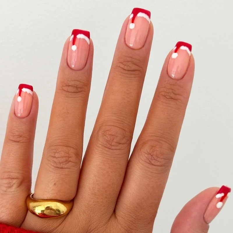 Kunstnagelset mit festlichem Winterthema Karnz