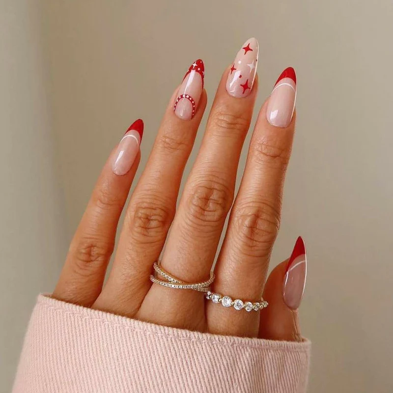 Kunstnagelset mit festlichem Winterthema Karnz