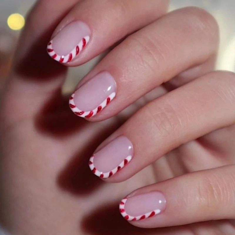 Kunstnagelset mit festlichem Winterthema Karnz