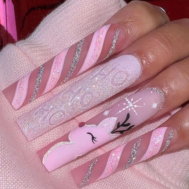 Kunstnagelset mit festlichem Winterthema Karnz