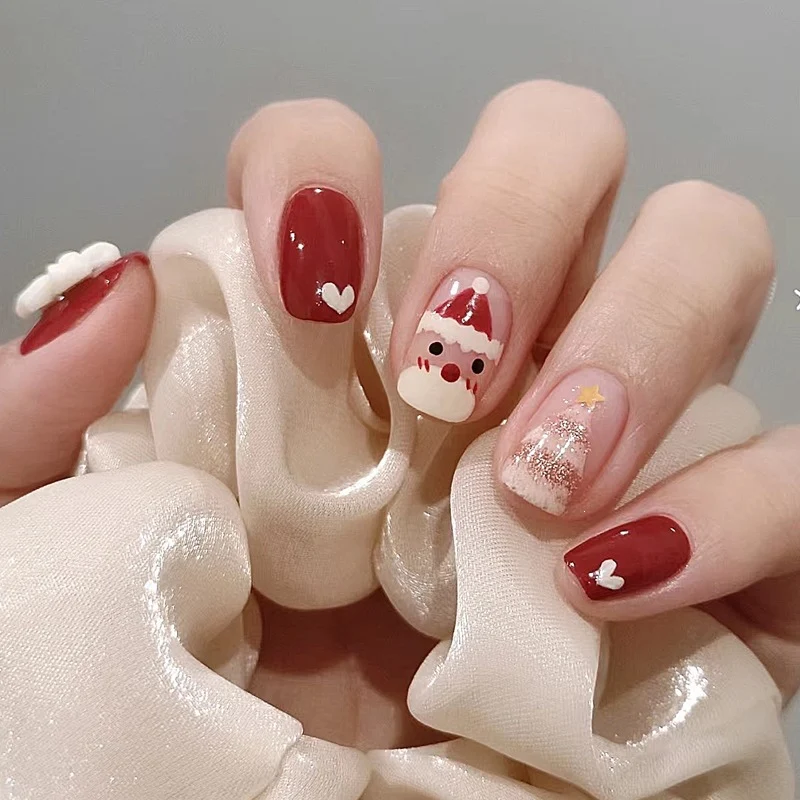 Kunstnagelset mit festlichem Winterthema Karnz