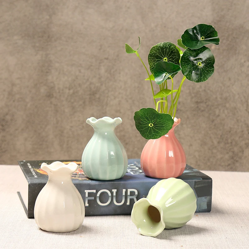 Elegante geschwungene keramische Blumenvase Karnz