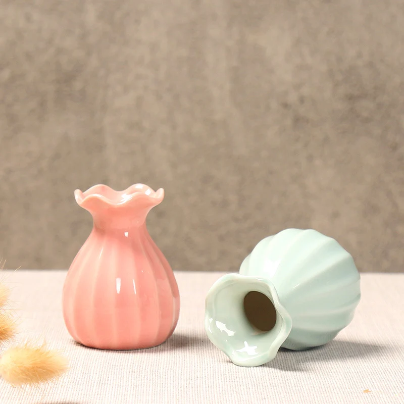 Elegante geschwungene keramische Blumenvase Karnz