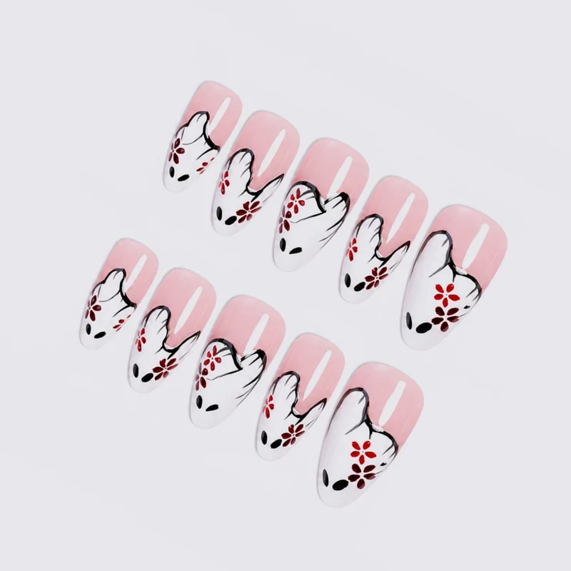 Kunstnagelset mit floralen Motiven und eleganten Verzierungen Karnz