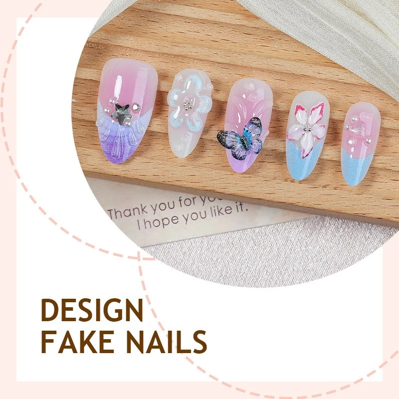 Künstliches Nagelset mit floralen und Glitzerdetails Karnz