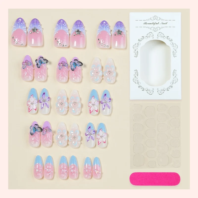Künstliches Nagelset mit floralen und Glitzerdetails Karnz