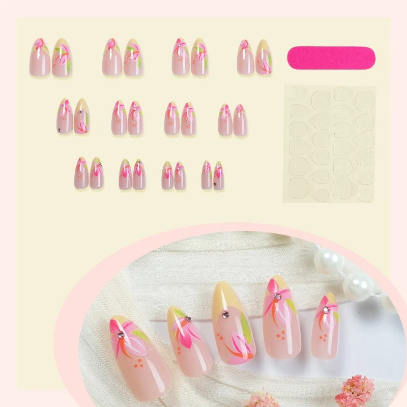 Künstliches Nagelset mit eleganten Blütenakzenten Karnz