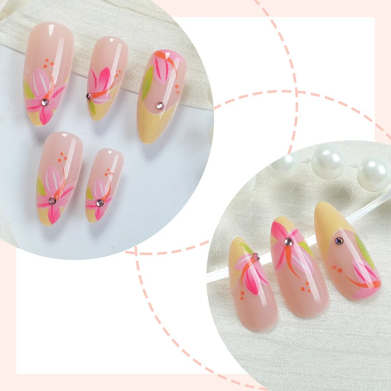 Künstliches Nagelset mit eleganten Blütenakzenten Karnz