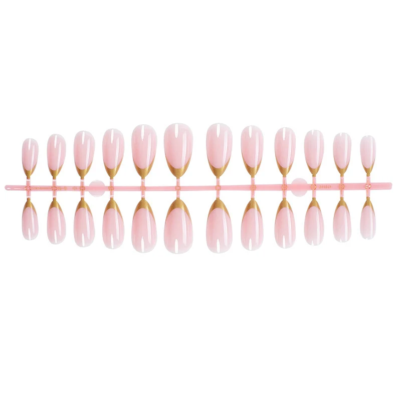 Künstliches Nagelset mit elegantem Goldverzierungs-Design Karnz