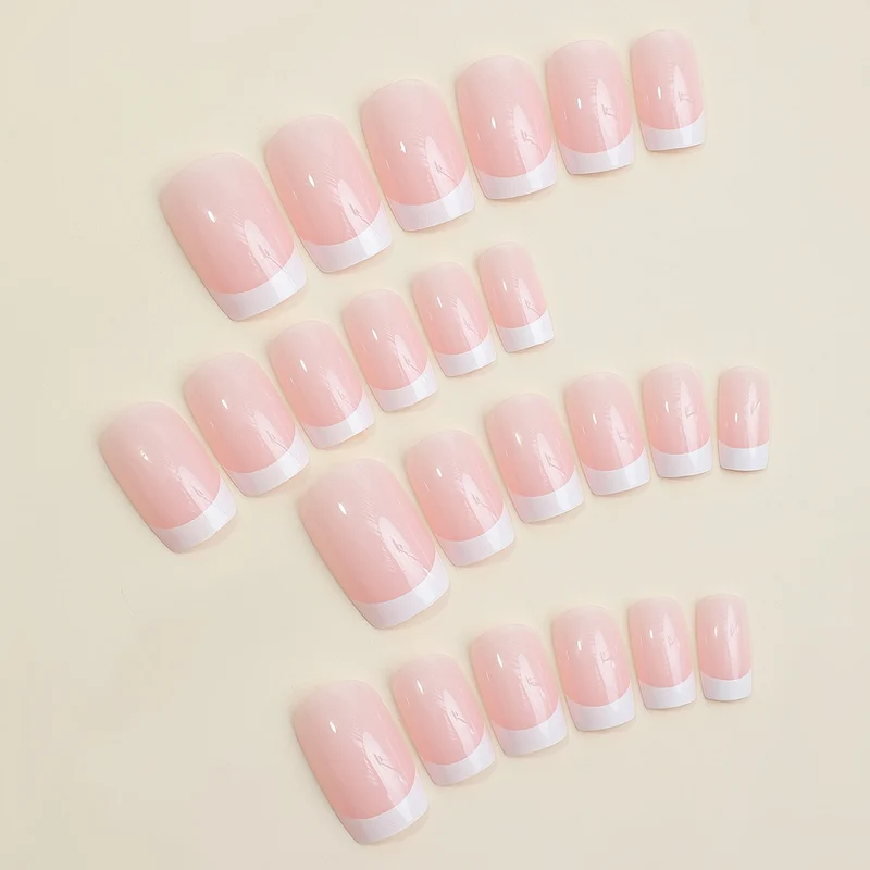 Künstliches Nagelset mit elegantem French-Maniküre-Design Karnz
