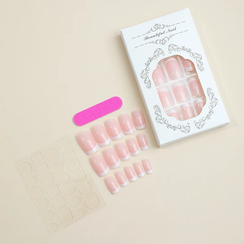 Künstliches Nagelset mit elegantem French-Maniküre-Design Karnz