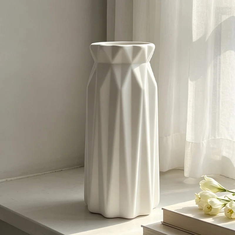 Elegante geometrische Vase Karnz