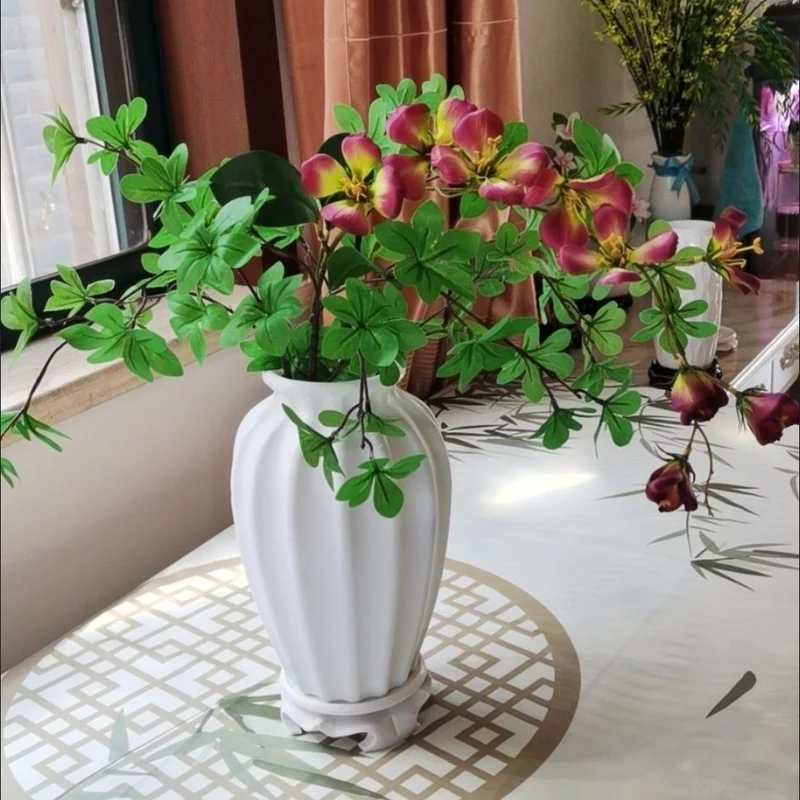 Elegante dekorative Blumenvasen Karnz