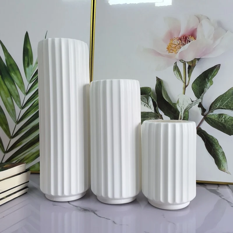 Dekorative vertikale gerippte Vase Karnz