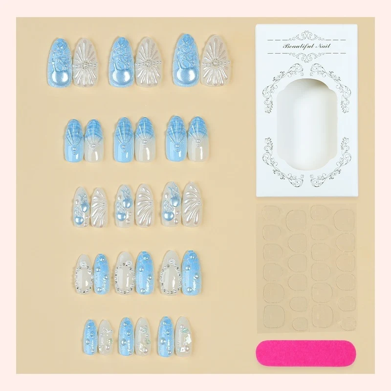 Kunstnagelset mit exquisiten 3D-Elementen und eleganten Designs Karnz