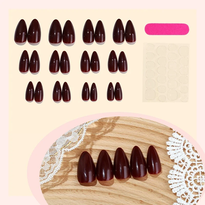 Künstliches Nagelset in eleganten Stiletto-Formen Karnz