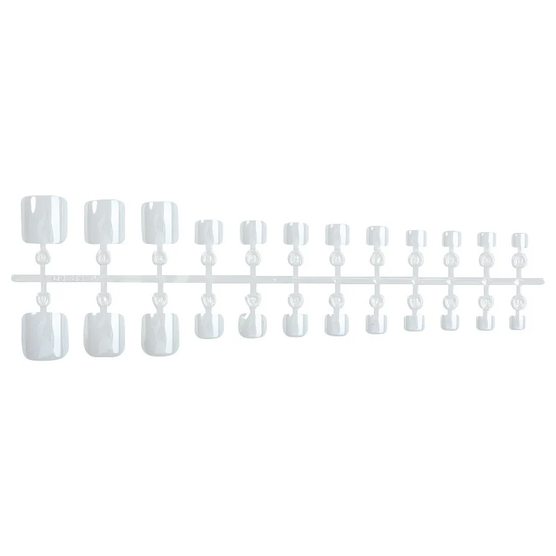 Künstliches Nagel-Set mit eleganten French-Tips Karnz