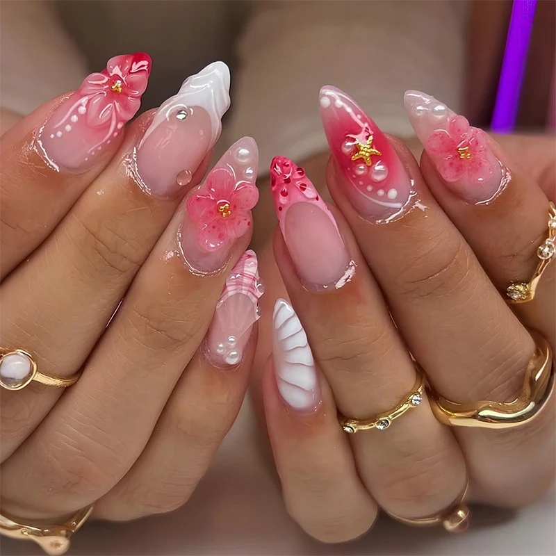 Künstliches Kunstnagelset mit floralem Design und glamourösen Akzenten Karnz