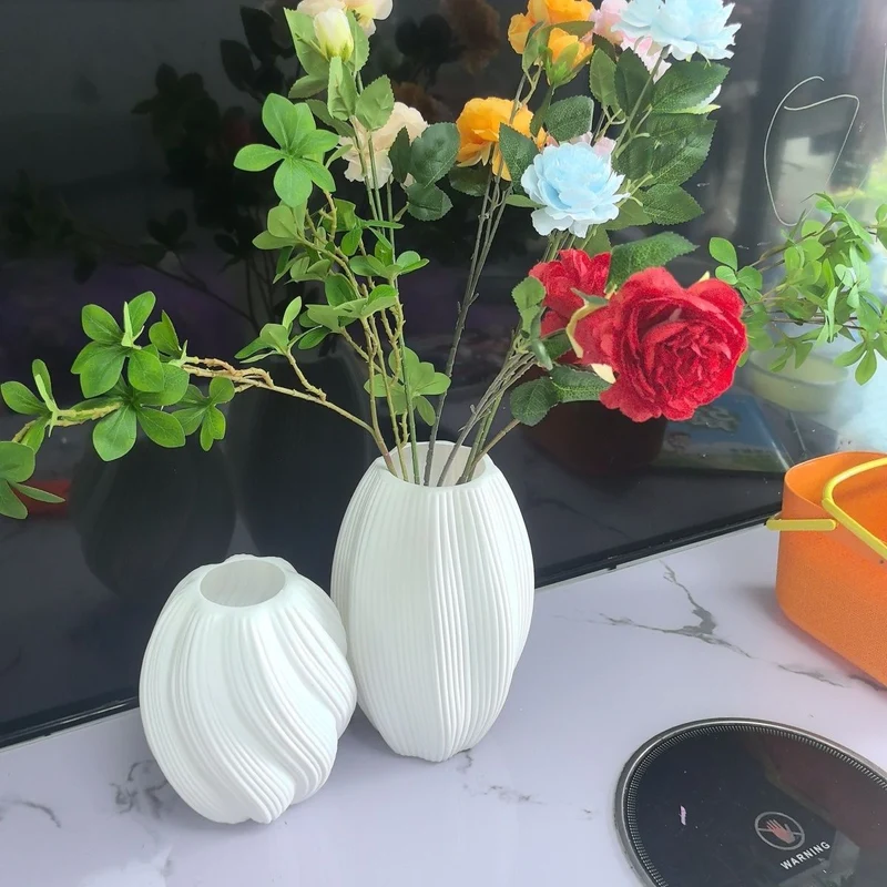 Dekorative gerippte Keramikvase Karnz