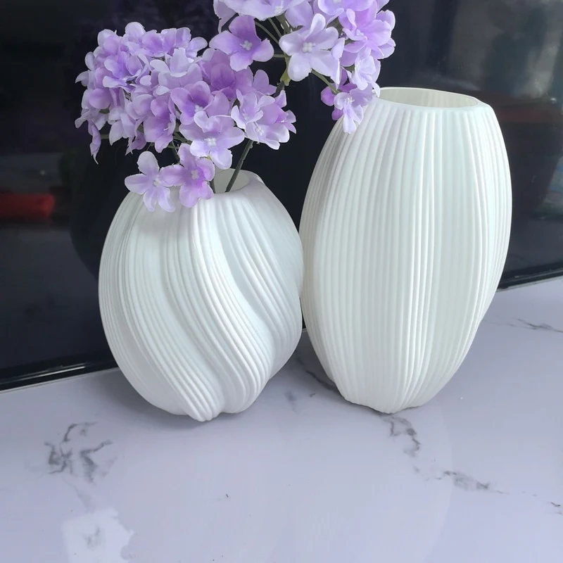 Dekorative gerippte Keramikvase Karnz