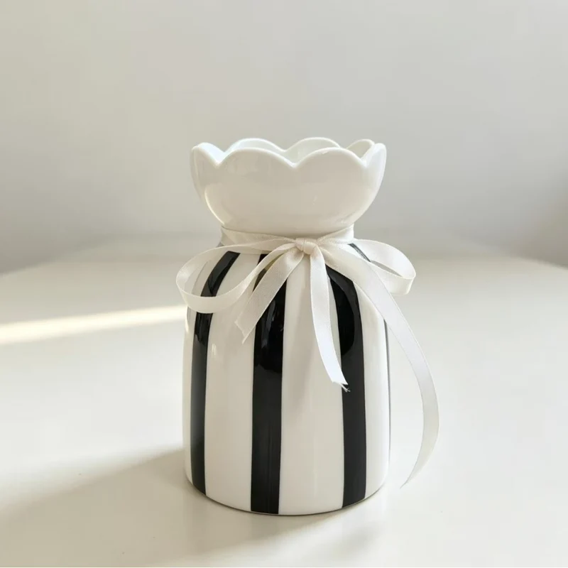 Elegante dekorative Blumenvasen Karnz