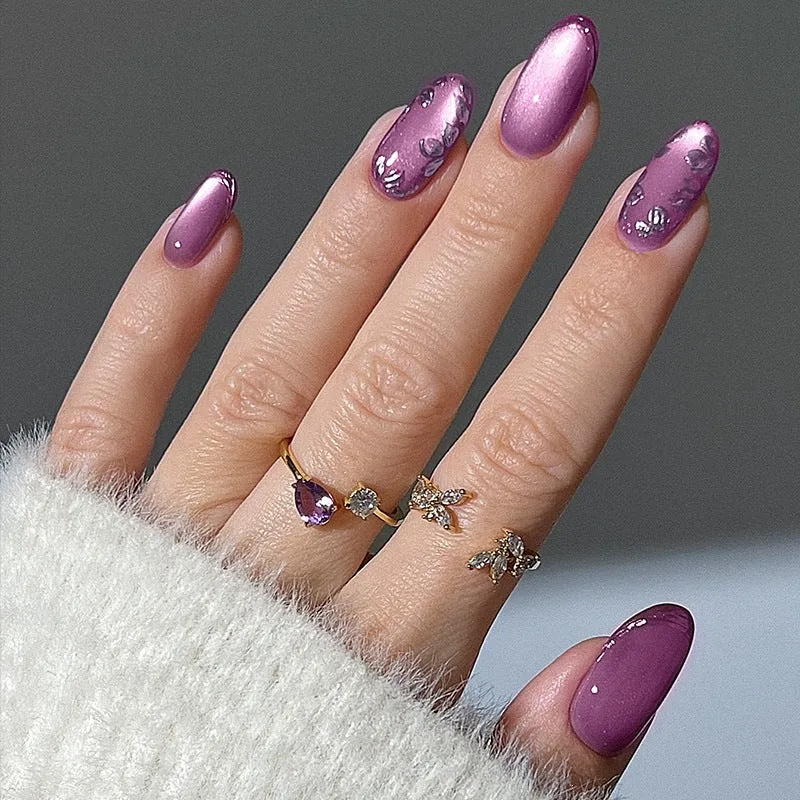 Kunstnagelset mit exquisitem Design und edlen Akzenten Karnz