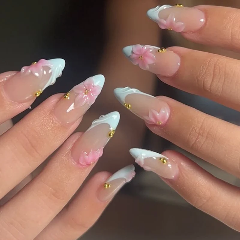 Kunstnagelset mit exklusiven Blumen- und Glitzerakzenten Karnz