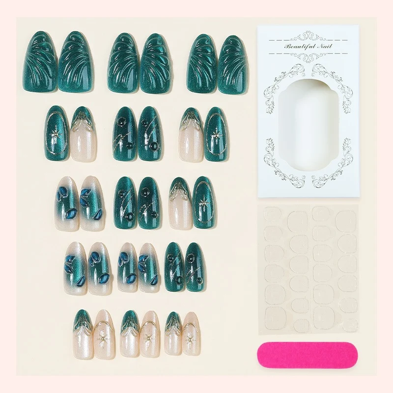 Kunstnagelset mit Exklusivem Blattdesign und Eleganten Glitzerakzenten Karnz
