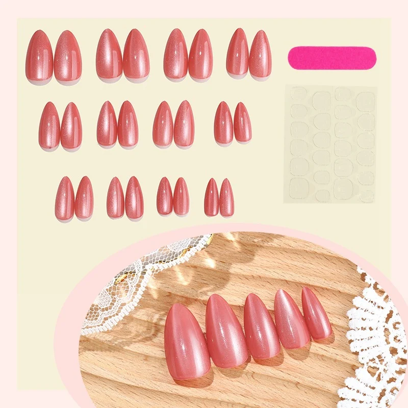 Kunstnagelset mit eleganter Shimmer-Oberfläche Karnz