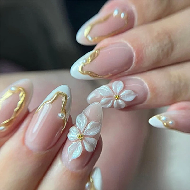 Kunstnagelset mit eleganter Blüten- und Glitzerverzierung Karnz