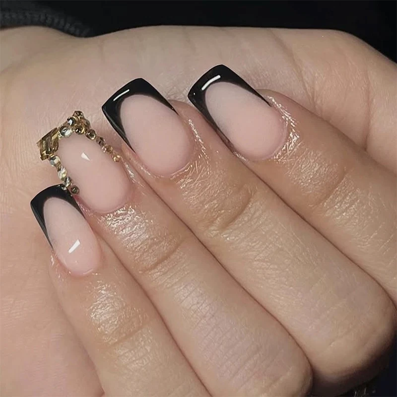 Künstliche Nagelspitzen mit stilvollen Akzenten Karnz