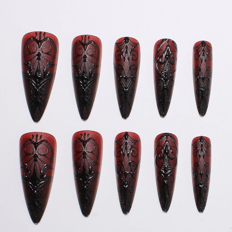 Künstliche Nagelspitzen mit Gothic-Design und filigranen Mustern Karnz