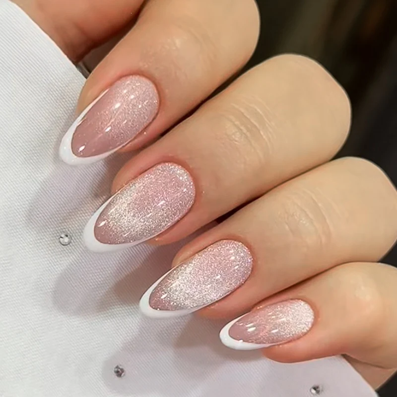 Künstliche Nagelspitzen mit Glitzer und eleganter Form Karnz