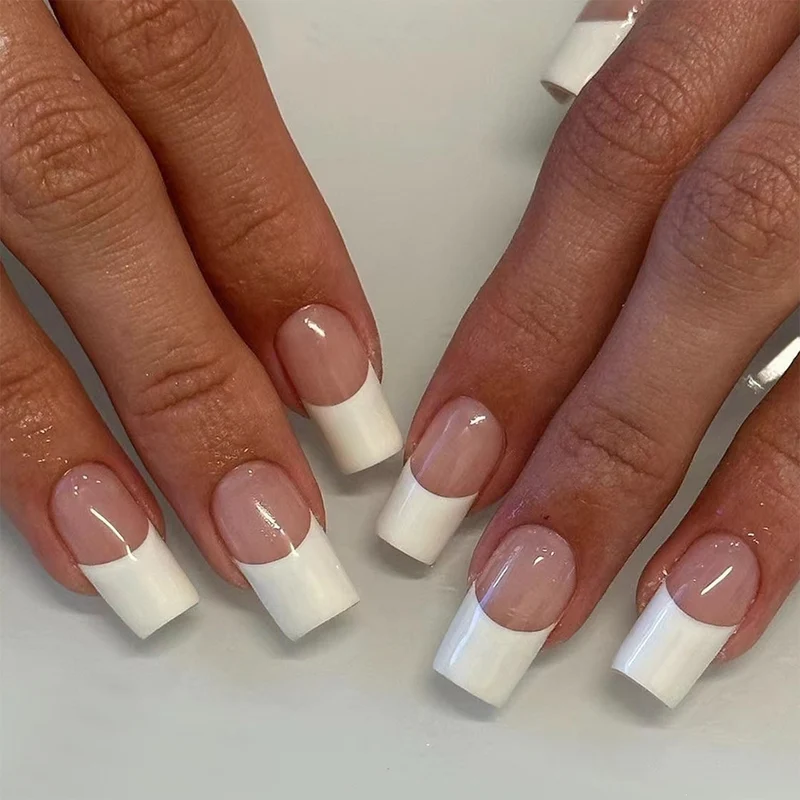 Künstliche Nagelspitzen mit Französischer Maniküre Karnz