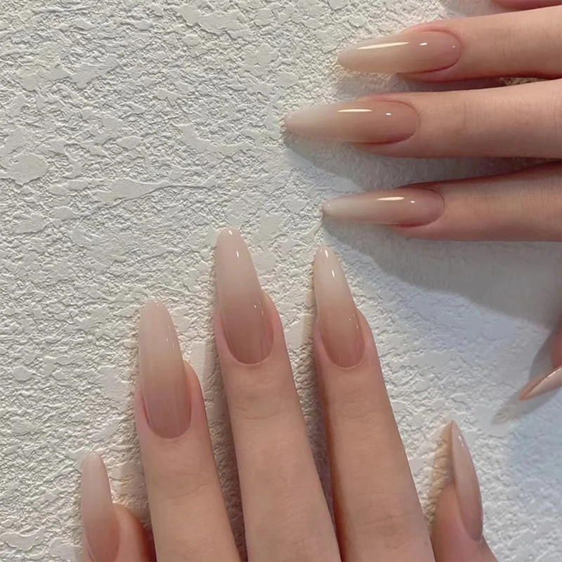 Künstliche Nagelspitzen mit eleganter Form Karnz