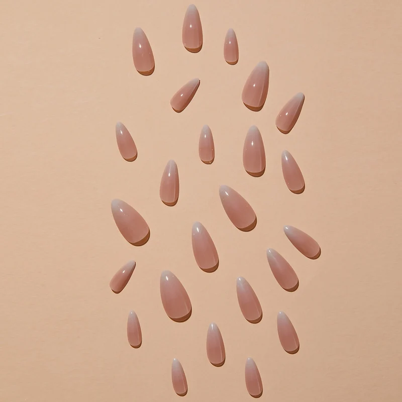 Künstliche Nagelspitzen mit eleganter Form Karnz