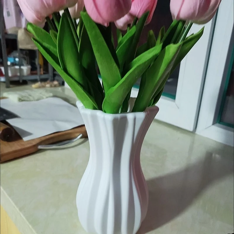 Dekorativer gerippter Keramikblumenvas Karnz