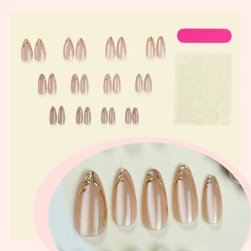 Künstliche Nagelspitzen mit elegantem Goldakzent Karnz