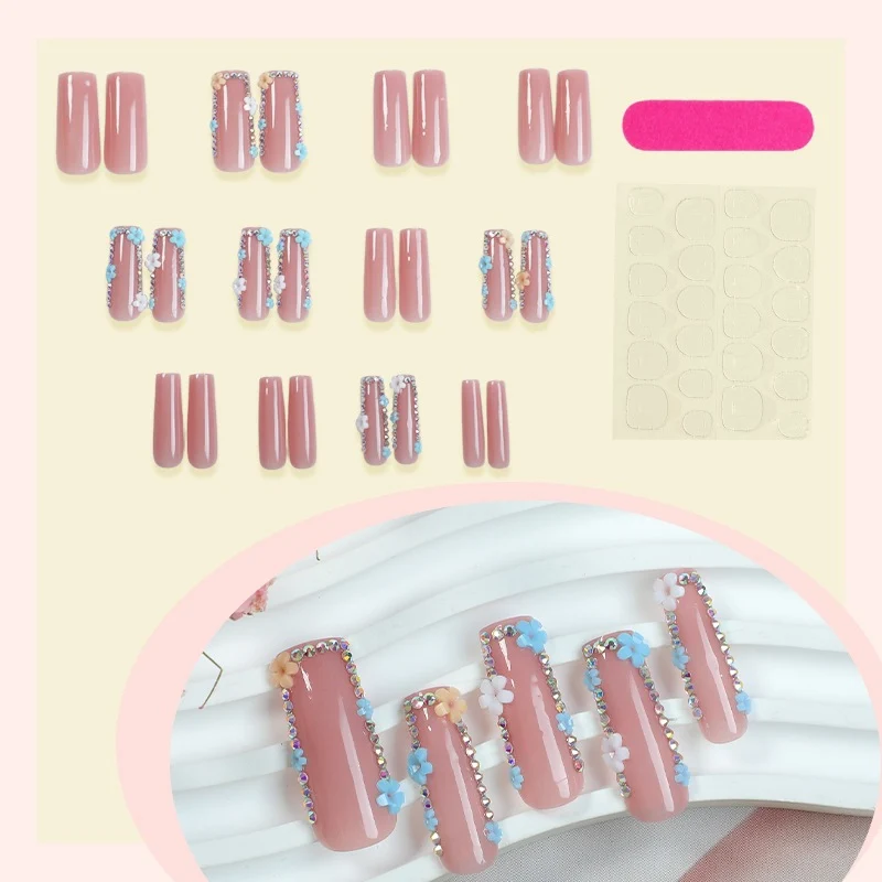 Künstliche Nagelset mit schimmernden Blüten- und Glitzerverzierungen Karnz