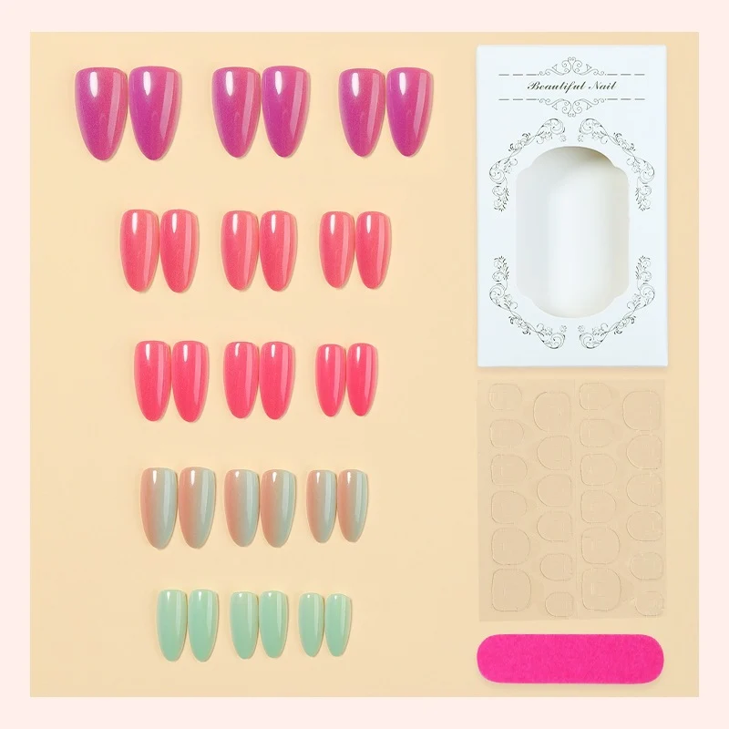 Künstliche Nagelset mit modernen Farbverläufen und trendigen Designs Karnz