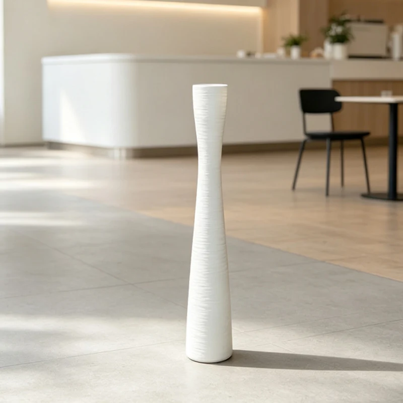 Hohe vertikale gerippte dekorative Vase Karnz
