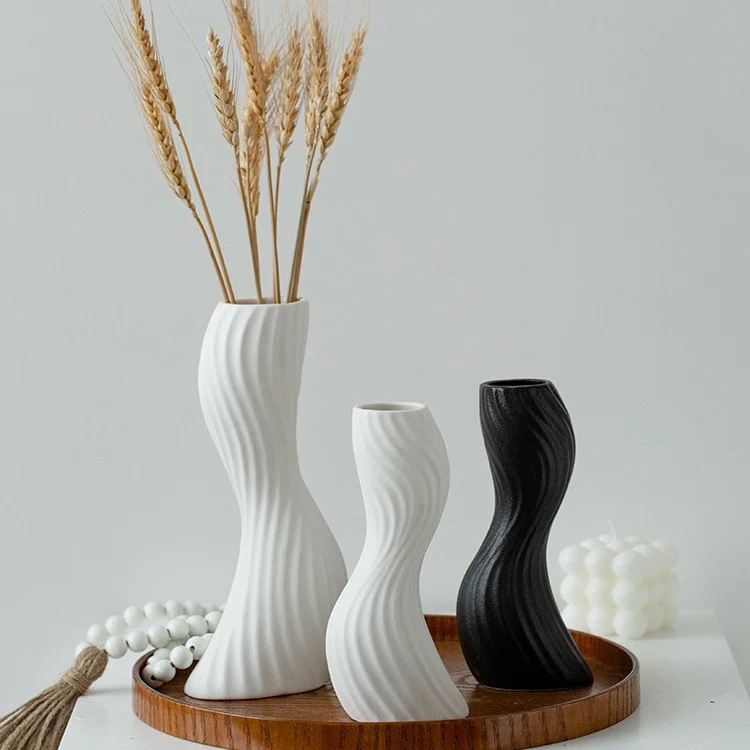 Skulpturale Dekorative Vase Karnz