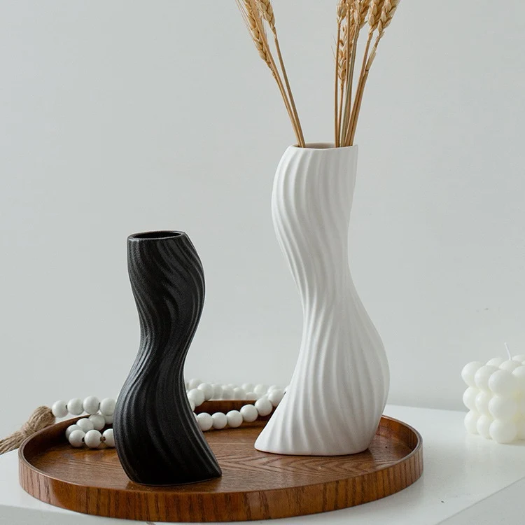 Skulpturale Dekorative Vase Karnz
