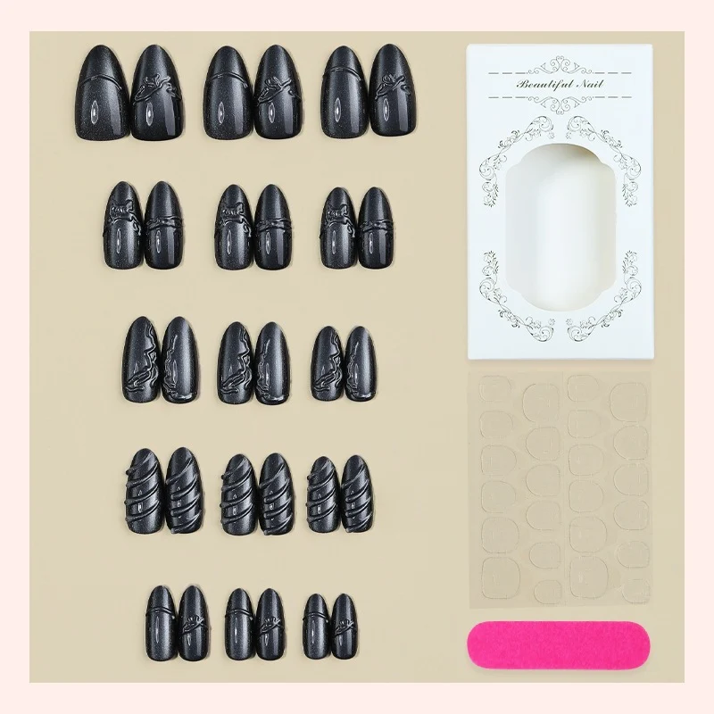 Kunstnagelset mit elegantem und schimmerndem Design Karnz