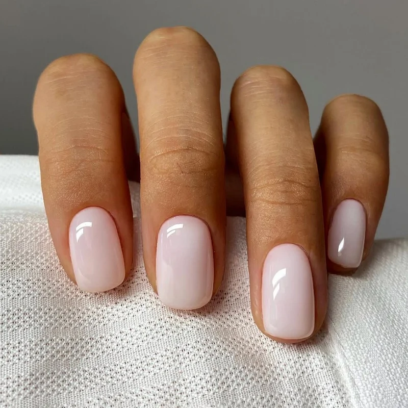 Kunstnagelset mit elegantem und natürlichem Glanz Karnz