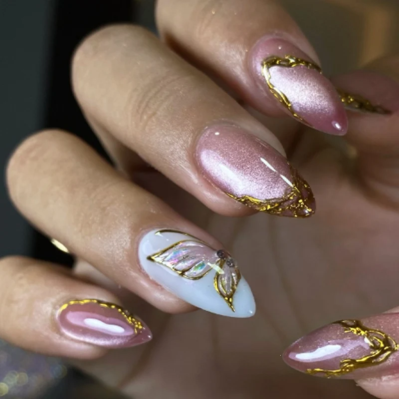 Künstliche Nagel-Kollektion mit stilvollen Goldakzenten Karnz