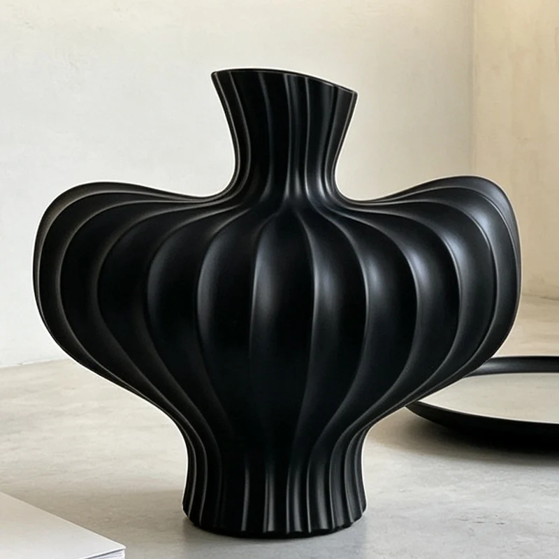 Skulptierte gerippte dekorative Vase Karnz