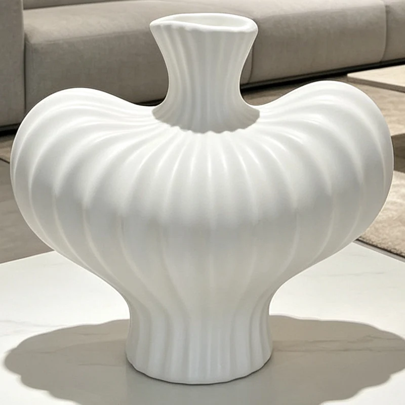 Skulptierte gerippte dekorative Vase Karnz