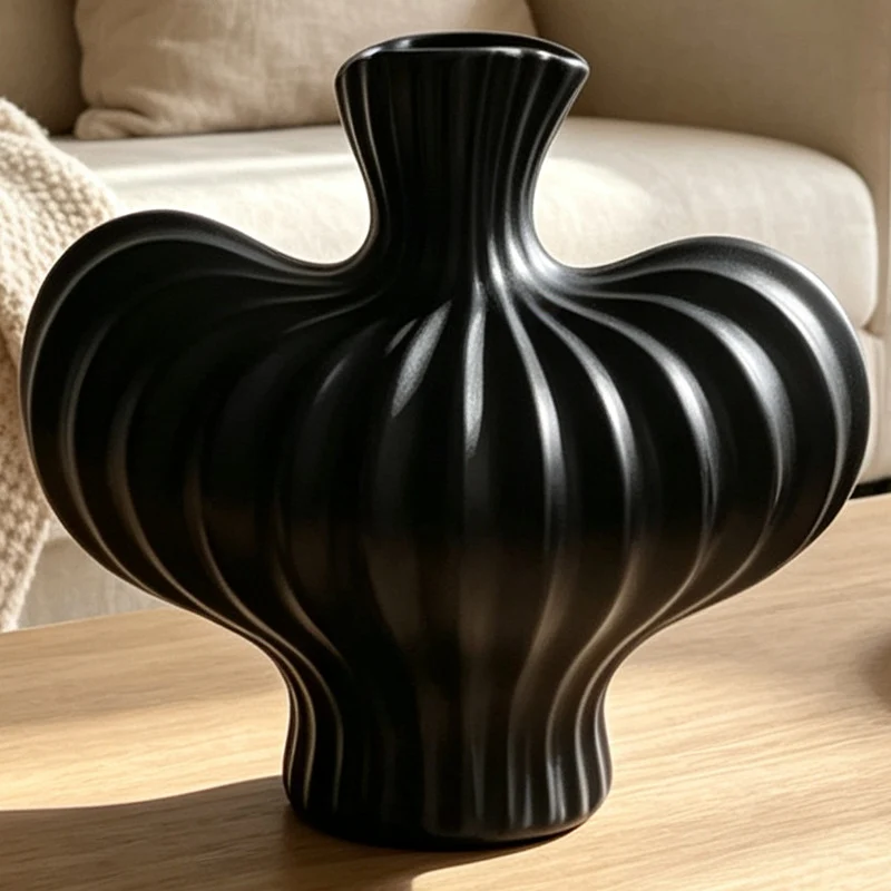 Skulptierte gerippte dekorative Vase Karnz